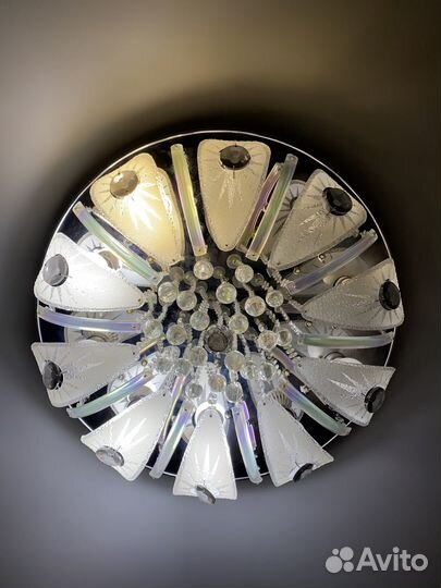 Продам люстру