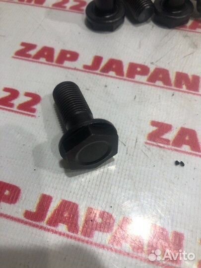 Болт маховика Mitsubishi