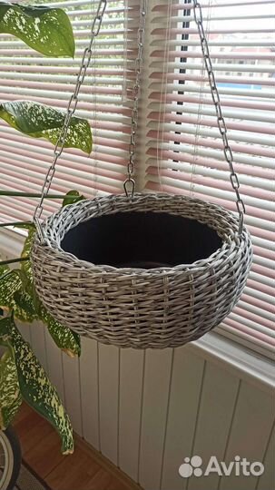 Подвесное кашпо из искусственного ротанга