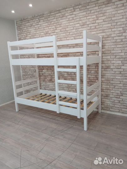 Двухъярусная кровать из массива