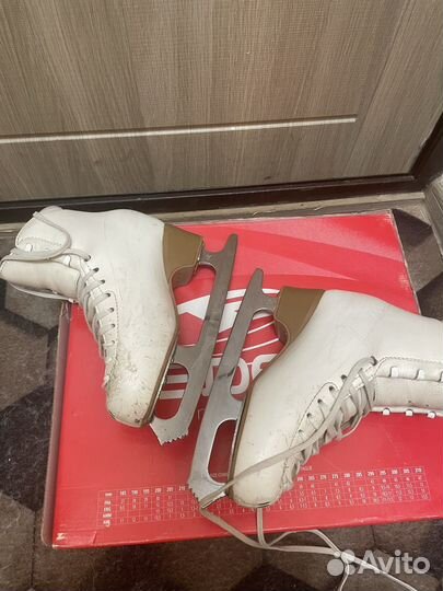 Фигурные коньки edea 235