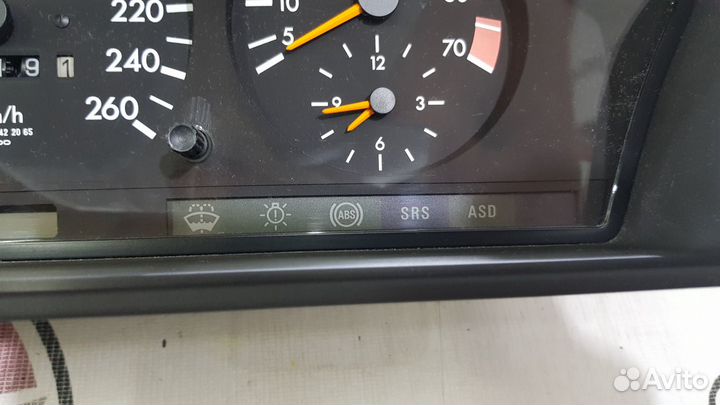 Приборная панель на Mercedes-Benz W124