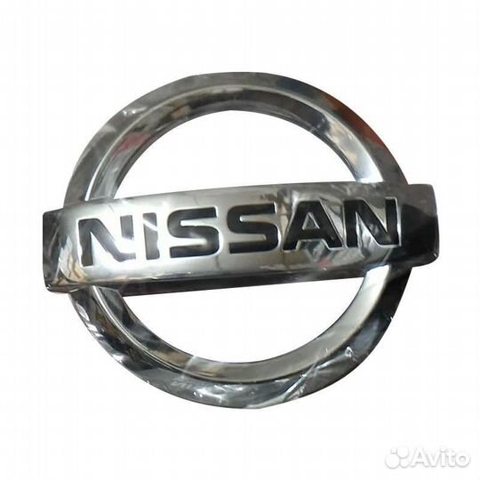 Эмблема nissan на багажник