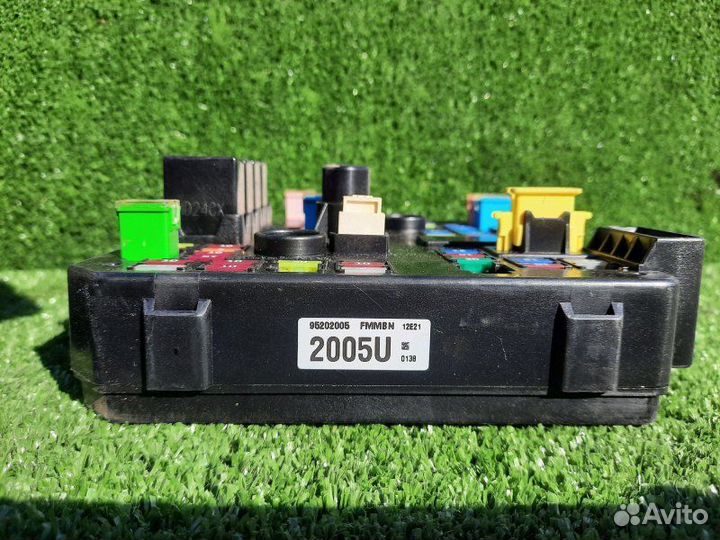 Блок предохранителей салонный Opel Antara C140 LE5