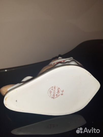 Фарфоровая статуэтка 