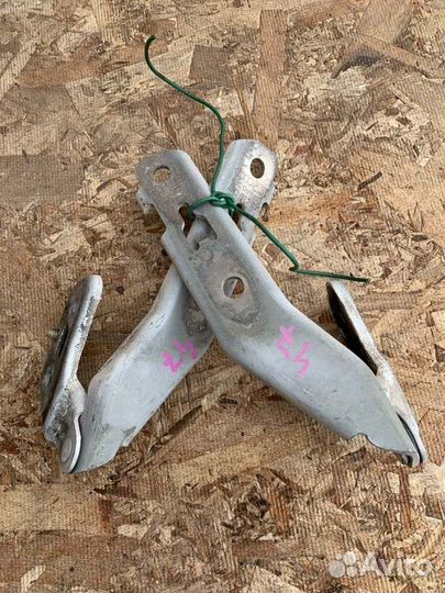 Петля капота Audi А6 C6 2.8 CCE 2008-2010