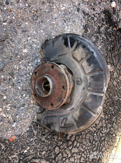 Кулак поворотный Golf 6 Scirocco Tiguan 2007-2017