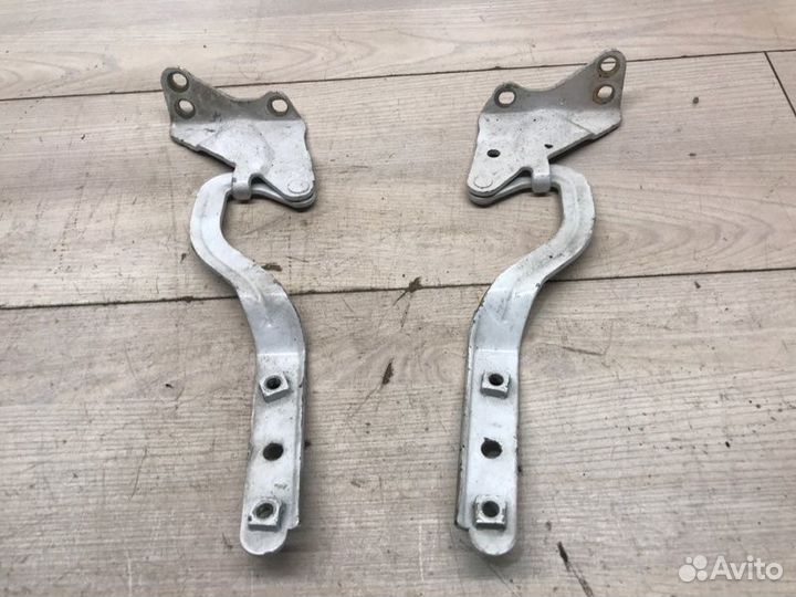 Петли капота Mercedes Vito W639