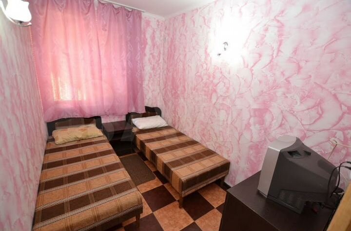 2-к. квартира, 42 м², 1/3 эт.