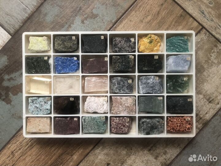 Сувенирная коллекция цветные камни