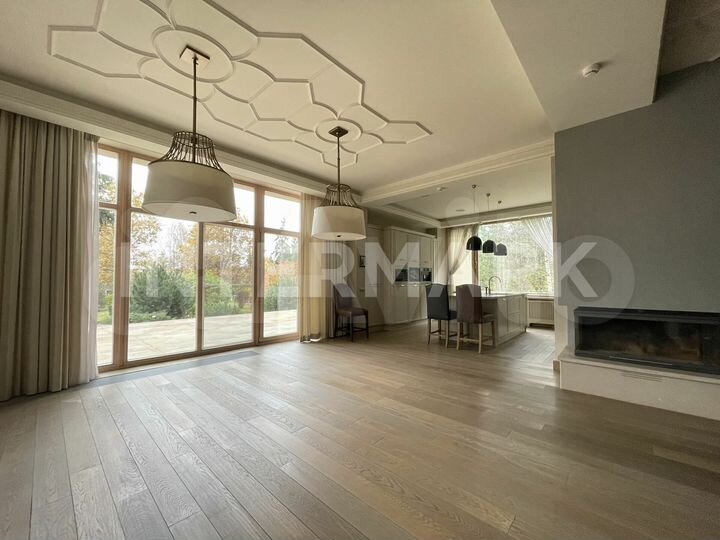 Дом 606 м² на участке 24,3 сот.