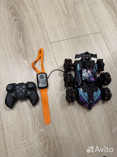 Радиоуправляемая машина с пультом и жестом