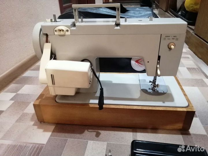 Швейная машина 