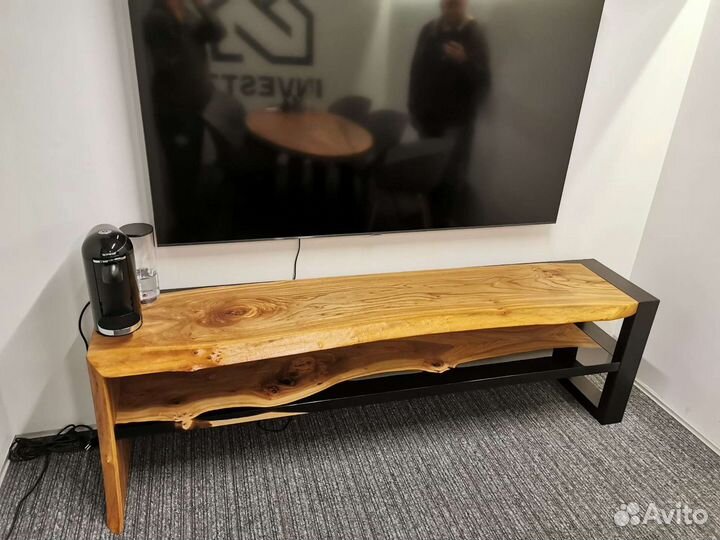 Тумба под телевизор из слэбов капового карагача и