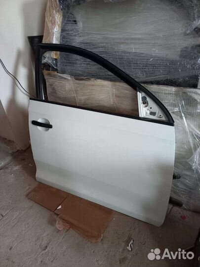 Skoda rapid 1 передний правый дверь белый