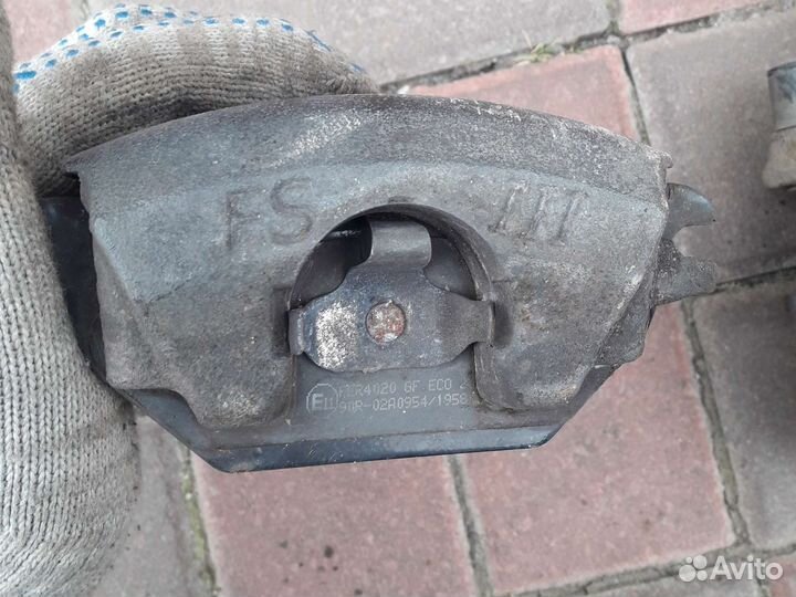 Суппорта передние Skoda Octavia A5 1.4 turbo