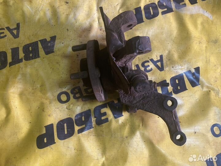 Поворотный кулак правый Chevrolet Aveo Т200