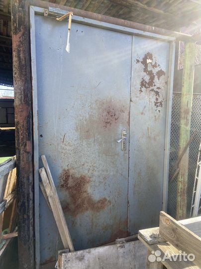 Дверь металлическая двухстворчатая