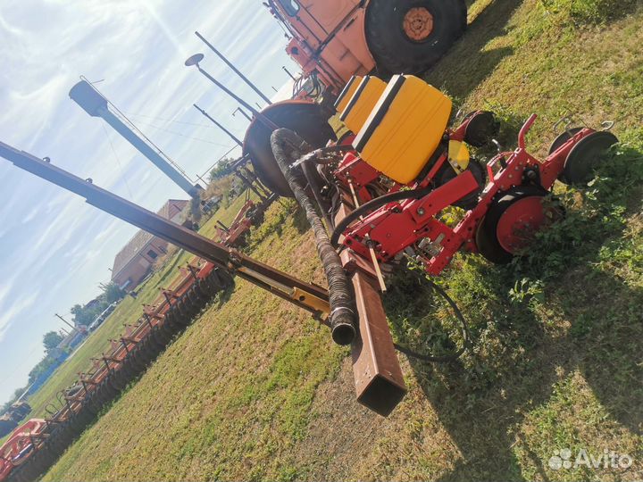 Сеялка трехрядная