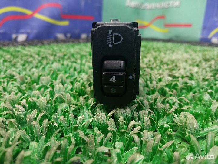 Молдинг стекла внутренний задний левый Nissan Patr