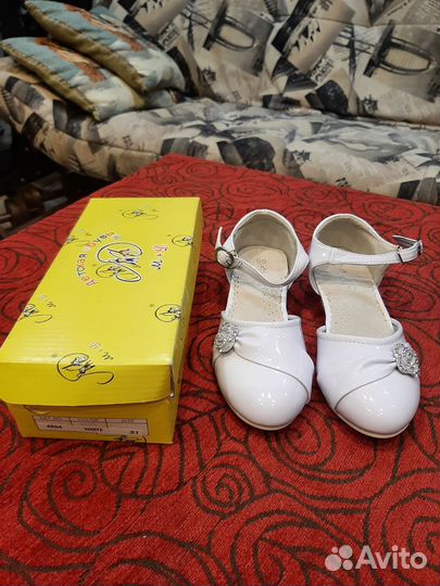 Туфли для девочки новые