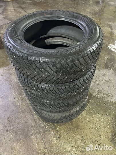 Yokohama Ice Guard IG65 215/60 R16