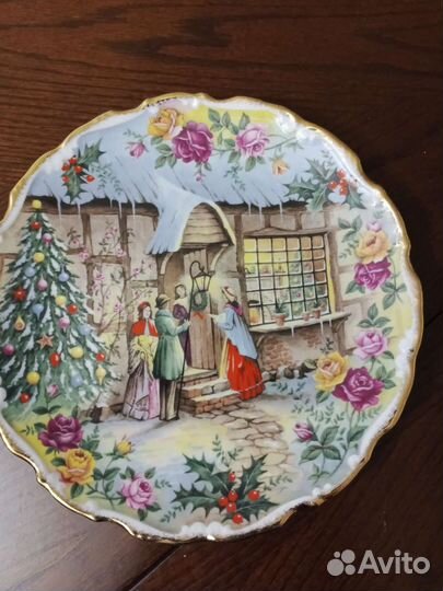 Тарелка настенная Royal Albert