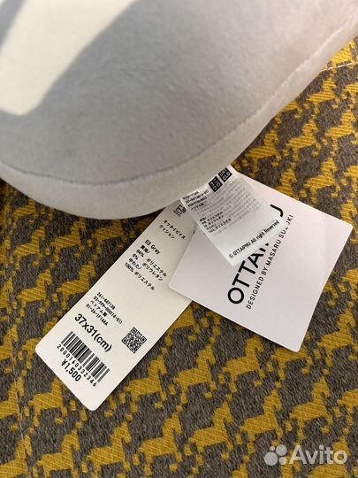 Подушка Uniqlo