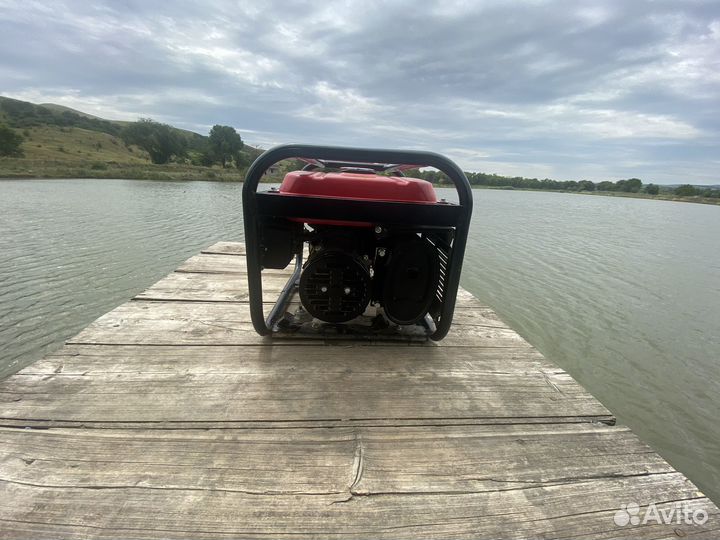 Бензиновый электрогенератор