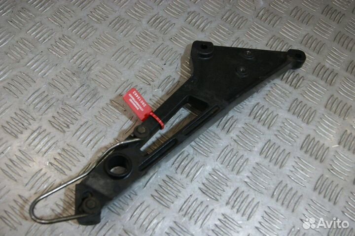 Крепление левых подножек Kawasaki GPZ1000RX