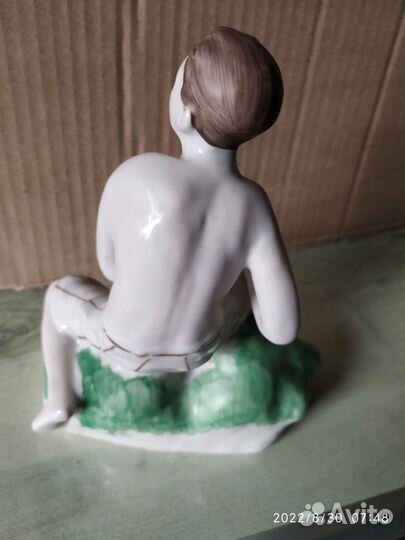 Статуэтка фарфоровая Мальчик гфз