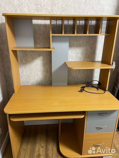 Компьютерный стол