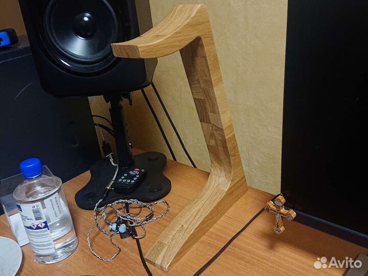 Подставка для наушников из дуба