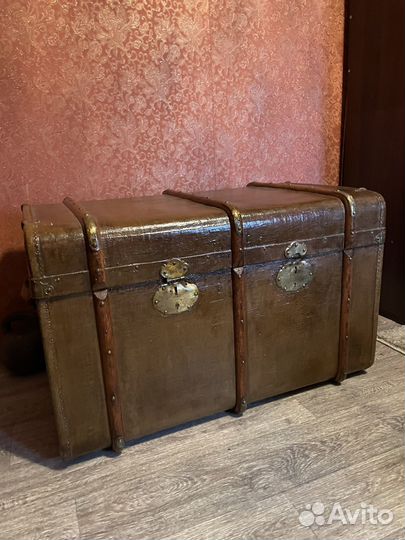 Сундук старинный