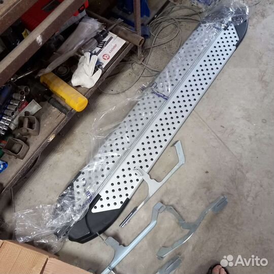 Продам подножку порога на хундай санта-фе