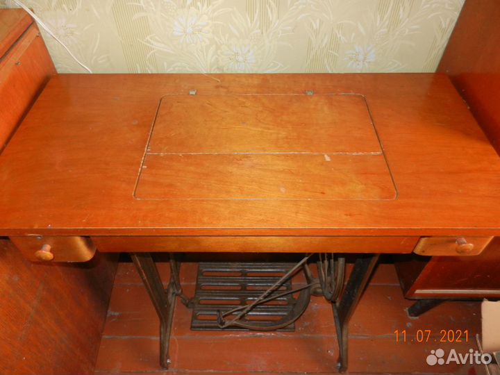 Швейная машинка, ножная, 30-е - 50-е годы выпуска