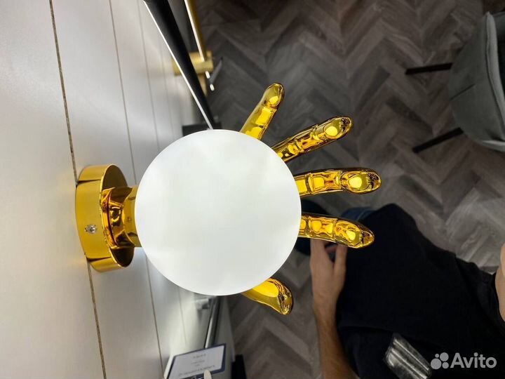 Дизайнерский настенный светильник