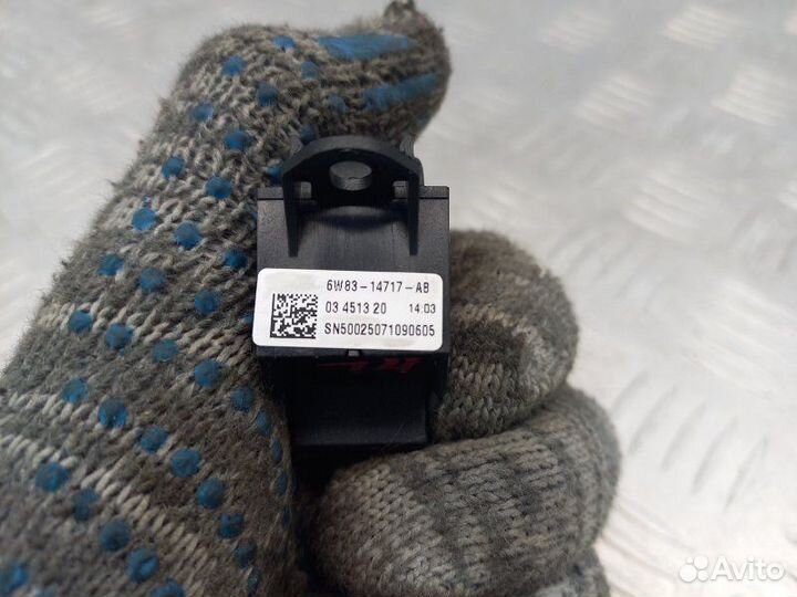 Кнопка стеклоподъемника зад.пр Land Rover