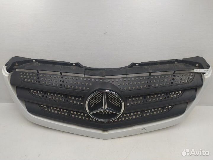 Б/У Б/У Решетка радиатора Небольшая вмятина