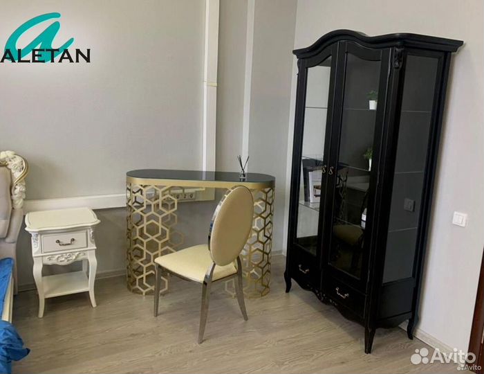 Сервант стеклянный массив