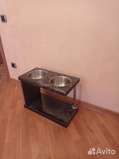 Подставка с мисками для собак крупных пород