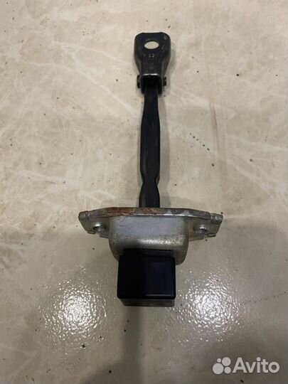 Ограничитель двери задний левый Mitsubishi Lancer