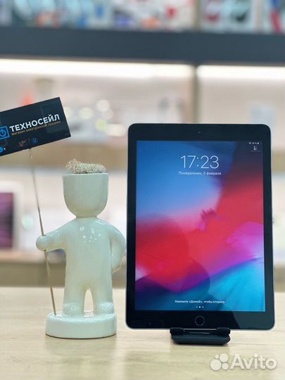 iPad 5-поколение 32Gb Gray