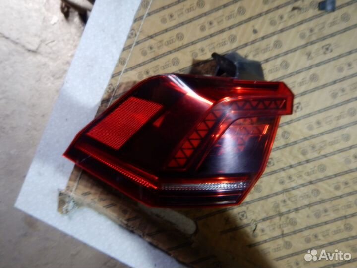 Фонарь левый внешний Volkswagen Tiguan 2