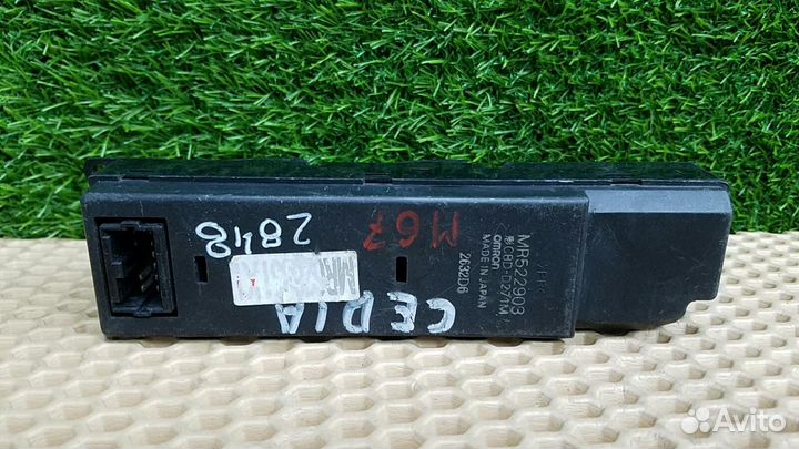 Блок управления стеклоподъемниками передний правый