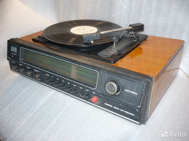 Рабочий проигрыватель пластинок 