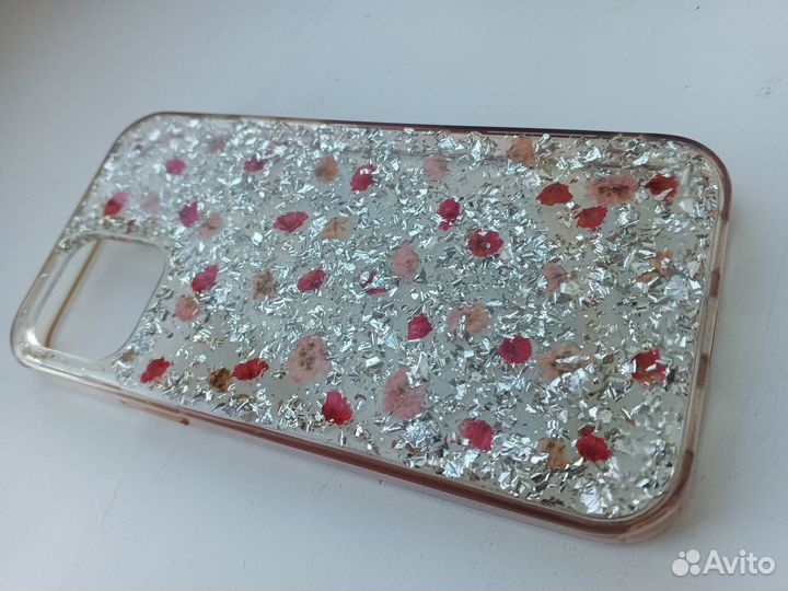 Чехлы на iPhone 12
