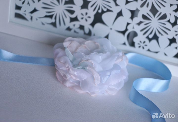 Украшение в виде цветка на ленте арт. N 27