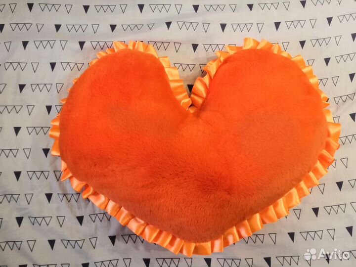 Подушка в виде сердца