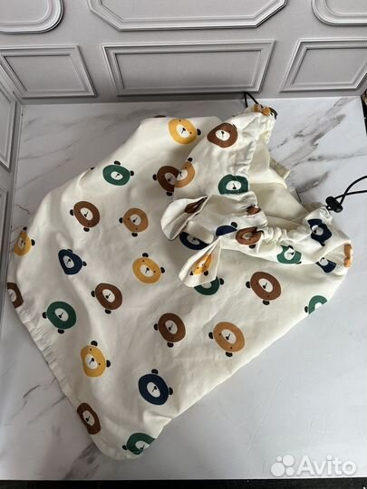 Одежда, поводки для собак